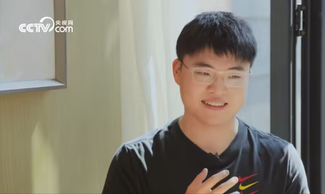 KAIYUN-Uzi重返赛场，大比分获胜首场状态出色，DWG观众沸腾！的简单介绍