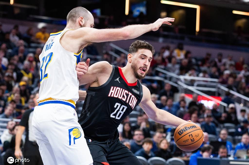 开云体育-西亚卡姆在美国队比赛中出色防守，回归赛场引发热议！的简单介绍